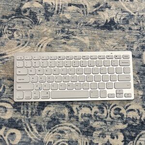Anker White Wireless Keyboard